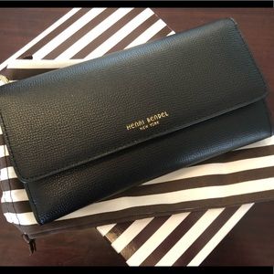 Henri Bender Uptown Out and About Organizer Wallet